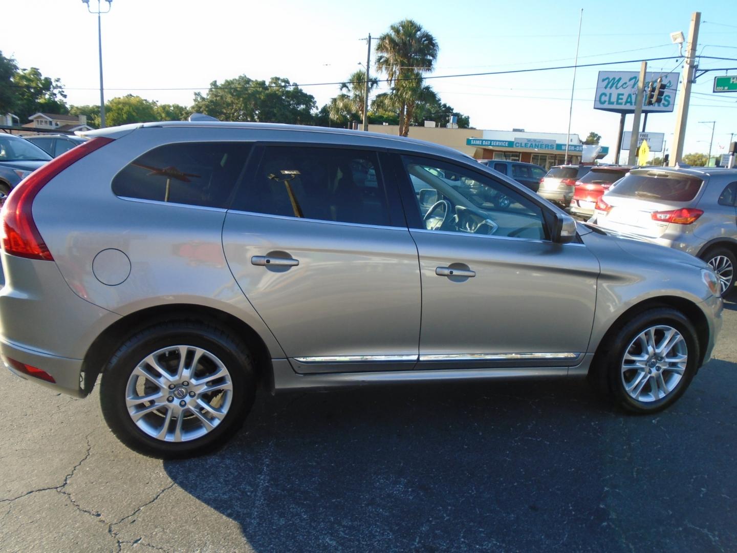 2014 Volvo XC60 (YV4952DL5E2) , located at 6112 N Florida Avenue, Tampa, FL, 33604, (888) 521-5131, 27.954929, -82.459534 - Photo#2